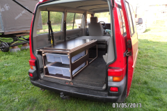 Jednoduchá vyjímatelná obytná vestavba - WV Transporter 