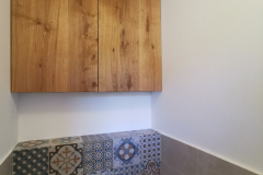 Koupelny a WC - Dub masiv   kompaktní laminát